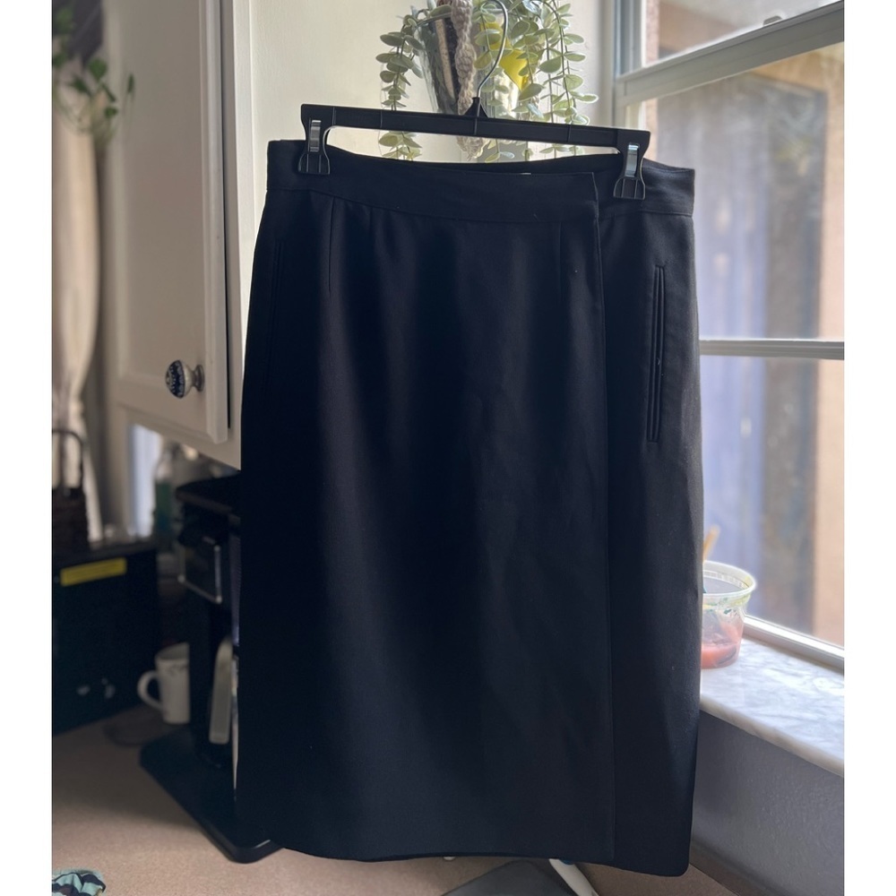 Black Liz Claiborne Wrap Around Skirt. Size 12